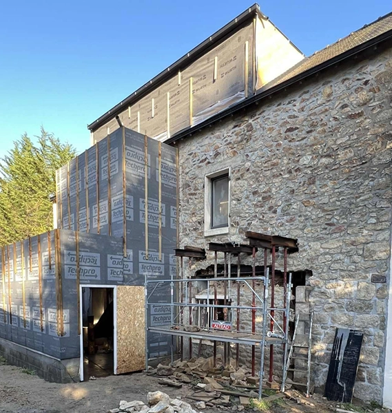 Ma&ccedil;on &agrave; Plumergat